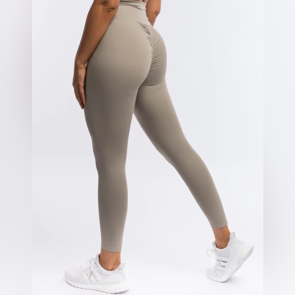 ECHT Bum Scrunch Leggings 🍑